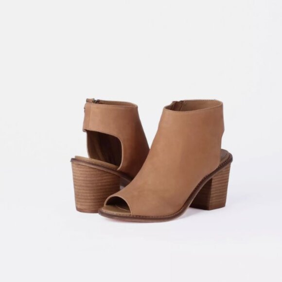 Chinese Laundry Calvin Women's Bootie in Natural Nubuck, US 10 - New/Box - Picture 3 of 5